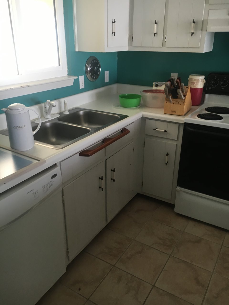 Before picture of beach house kitchen old sink and cabinets by Cabinet Depot